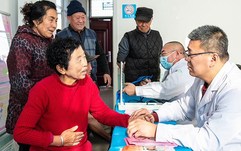 内蒙古呼和浩特：“三下乡”惠民服务暖人心