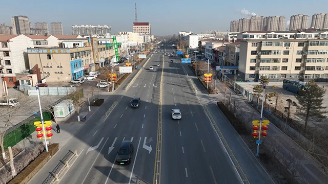 已挂灯笼的街道