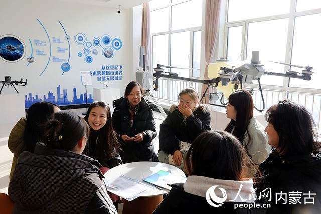 送工入企招聘。人民網記者 齊浩男攝