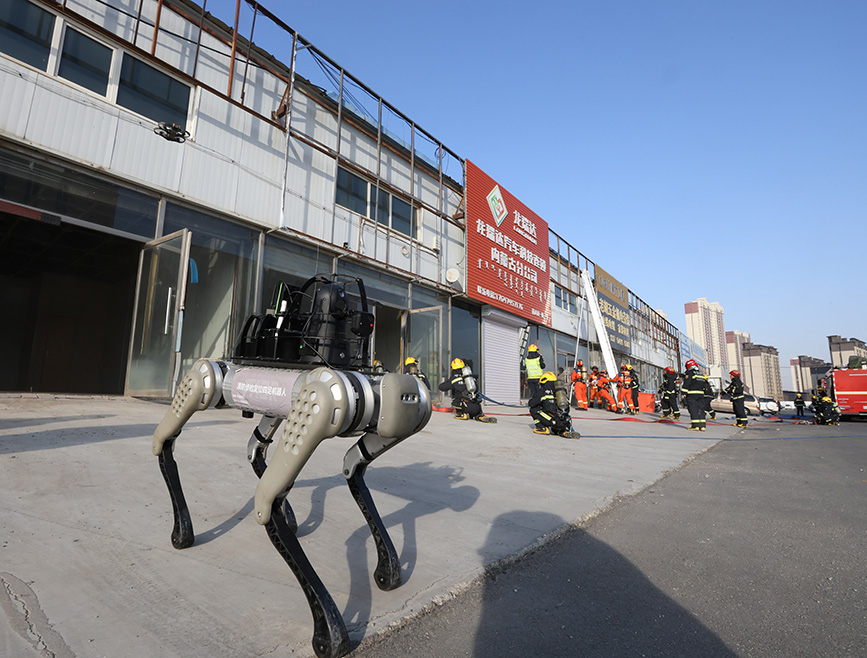 机器人参与灭火救援