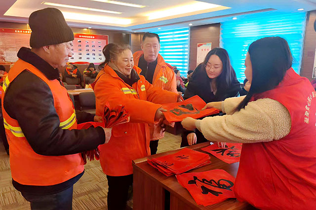 小小春联传温情，浓浓墨香迎新春。