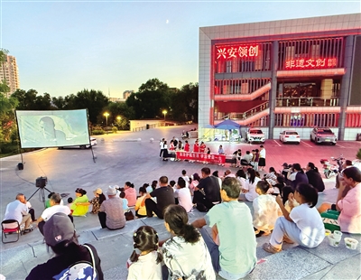 开展专题放映,弘扬伟大抗战精神。
