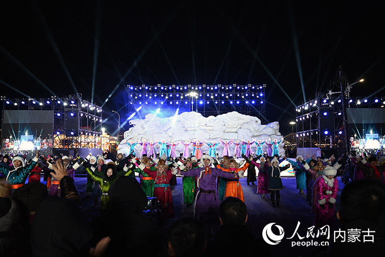 2026烏蘭察布第三屆冰雪那達慕之駝馬爭霸賽儀式現場。人民網記者 劉藝琳攝