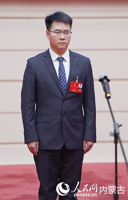 內蒙古自治區人大代表、呼倫貝爾市鄂倫春自治旗諾敏獵民村村委會副主任關鍵。奔騰融媒供圖