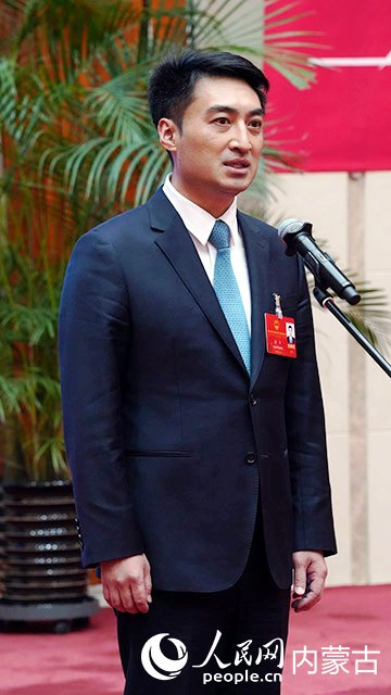 內蒙古自治區人大代表、包頭市稀土高新區黨工委副書記、管委會主任徐行 人民網記者 齊浩男攝