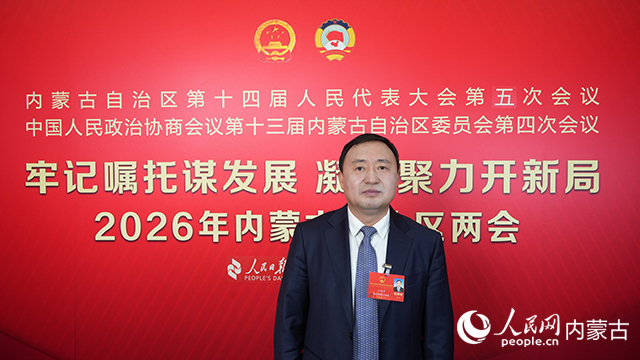 內蒙古自治區人大代表、鄂爾多斯市委副書記、市長於海宇接受人民網專訪。人民網記者 張力洋攝