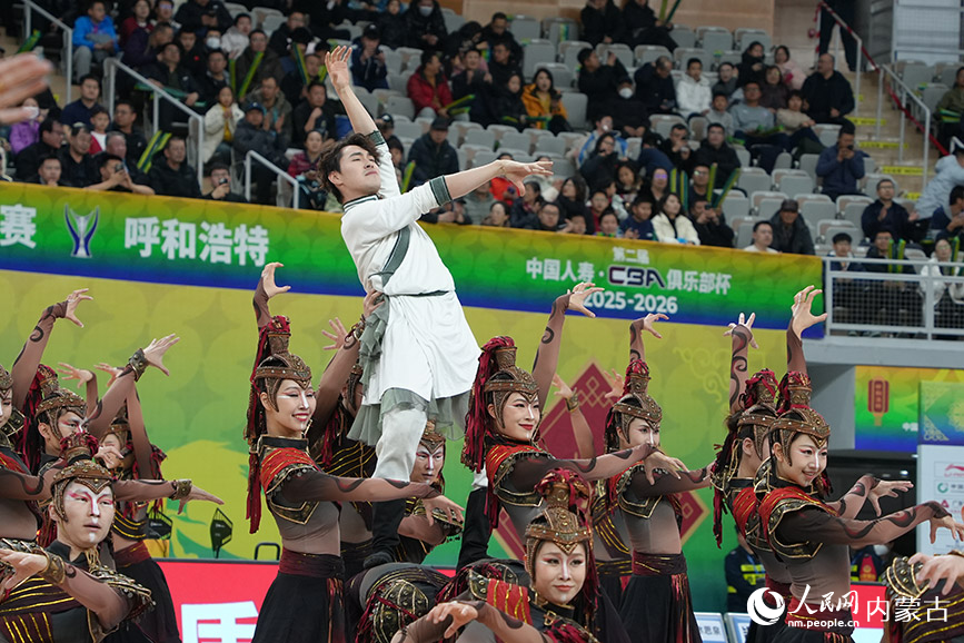 開幕式現場歌舞表演。人民網記者 齊浩男攝