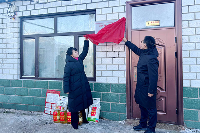 幸福小院老年助浴室正式揭牌投入使用。