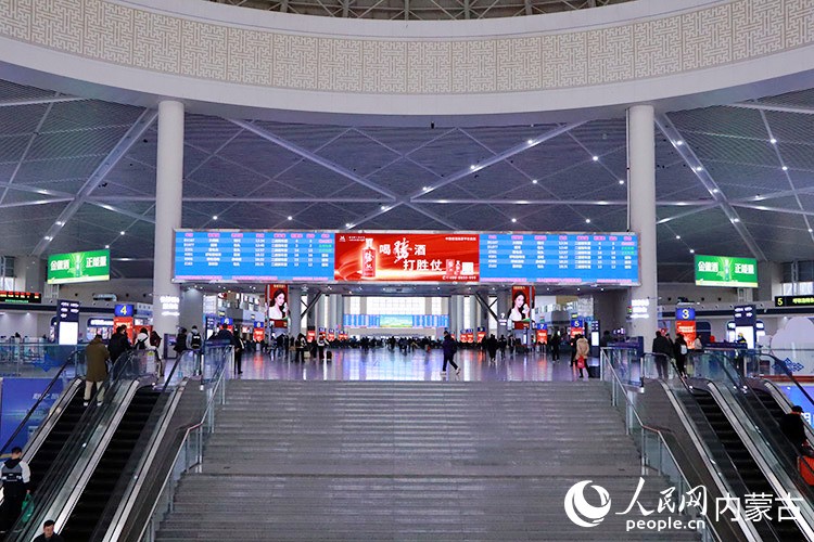 呼和浩特東站候車大廳。牛子萌攝