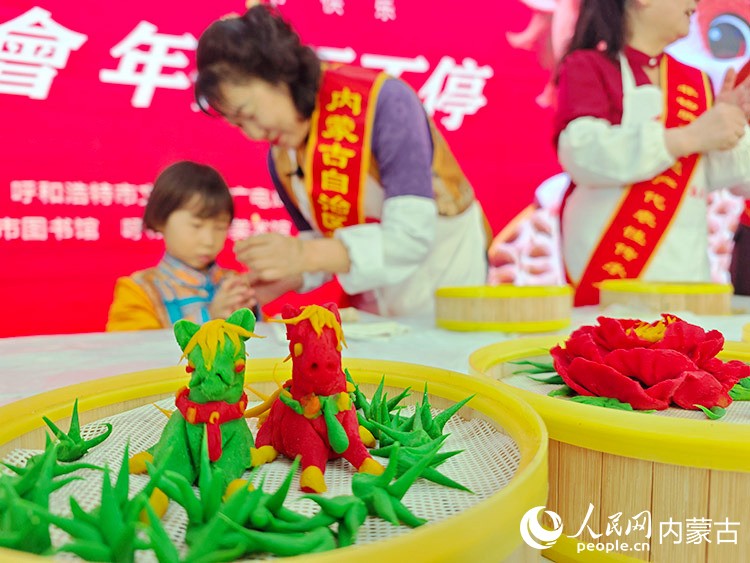 莜面制作现场。人民网记者 刘艺琳摄