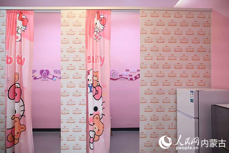 乌拉特前旗站哺乳室一角。人民网记者 刘艺琳摄