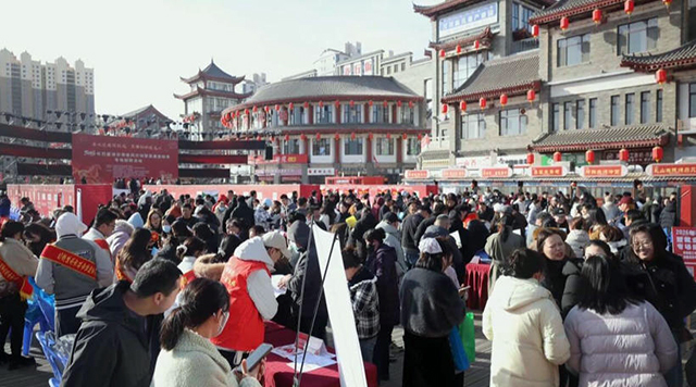 2026年巴彦淖尔市春风行动暨就业援助季专场招聘活动现场。