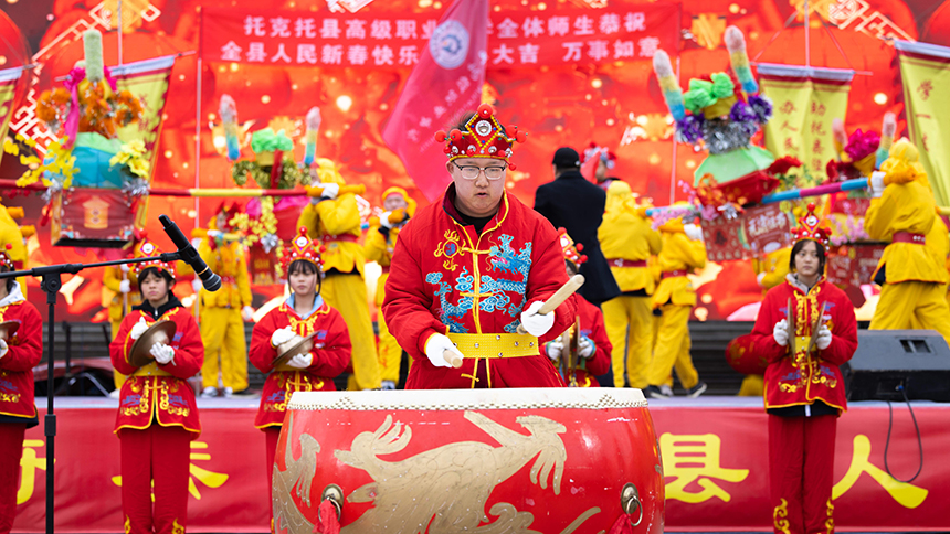 托克托县高级职业中学的学生正在表演。张玮摄