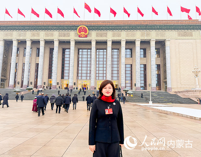 全国人大代表、内蒙古鄂尔多斯投资控股集团总裁王臻。受访人供图