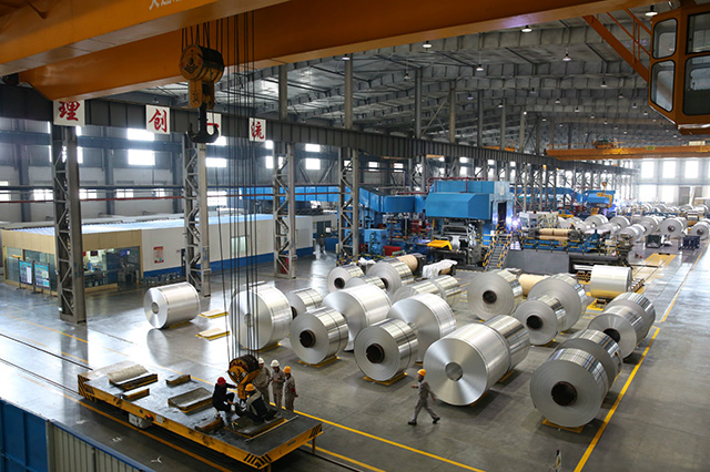 （↑内蒙古联晟新能源材料有限公司生产车间。美丽摄