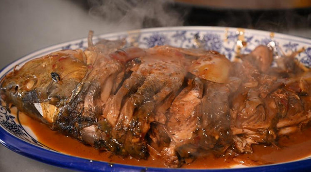 炖黄河鱼。刘嘉琳摄