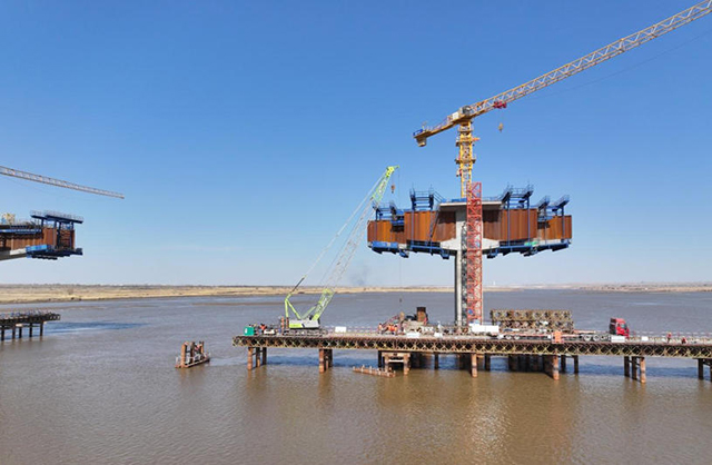 上部结构挂篮施工。罗刘摄