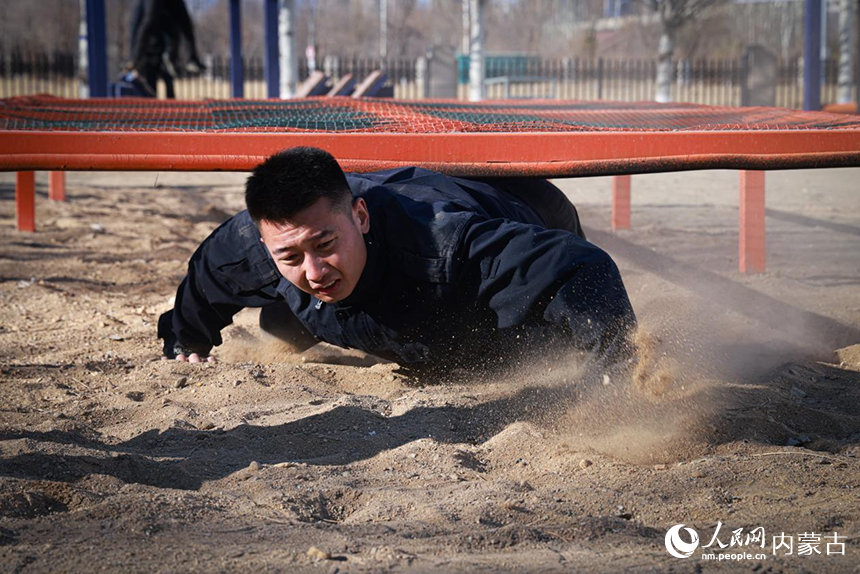 综合障碍与特种体能训练。周煦坪摄