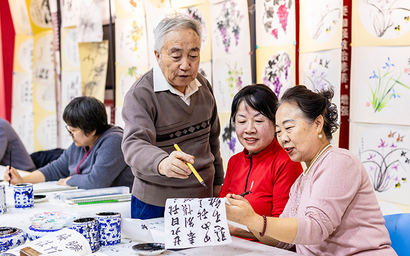 内蒙古呼和浩特：老年大学点亮“银龄”生活
