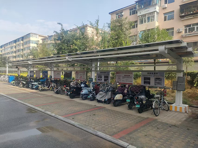 欧鹿社区青山麗景电动车光伏车棚。