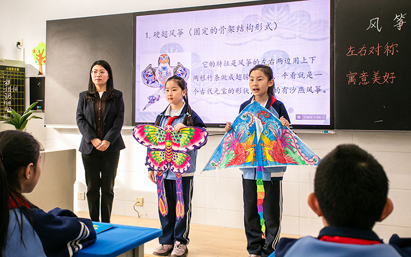 内蒙古呼和浩特：纸鸢乘风起 童心沐春晖
