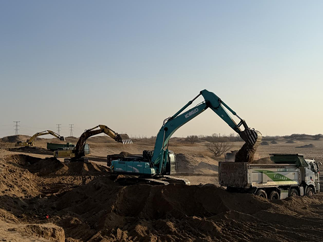 科左后旗甘旗卡镇阿克台嘎查高标准农田建设项目现场。王艺蒙摄
