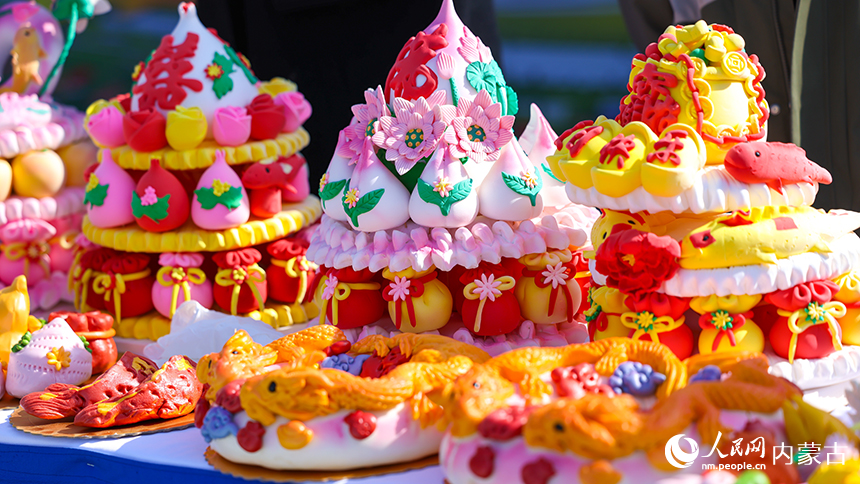 黄河美食长桌宴上精致的花馍。托克托县委宣传部供图