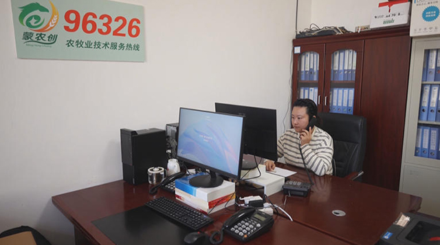 巴彥淖爾市開通“96326”農牧業技術服務熱線。馬崔宇攝