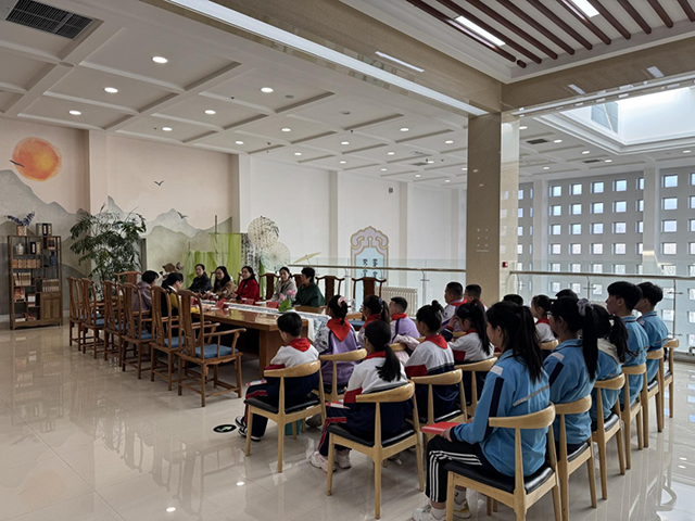 兴安盟图书馆“悦读少年行 书香伴成长”活动现场。