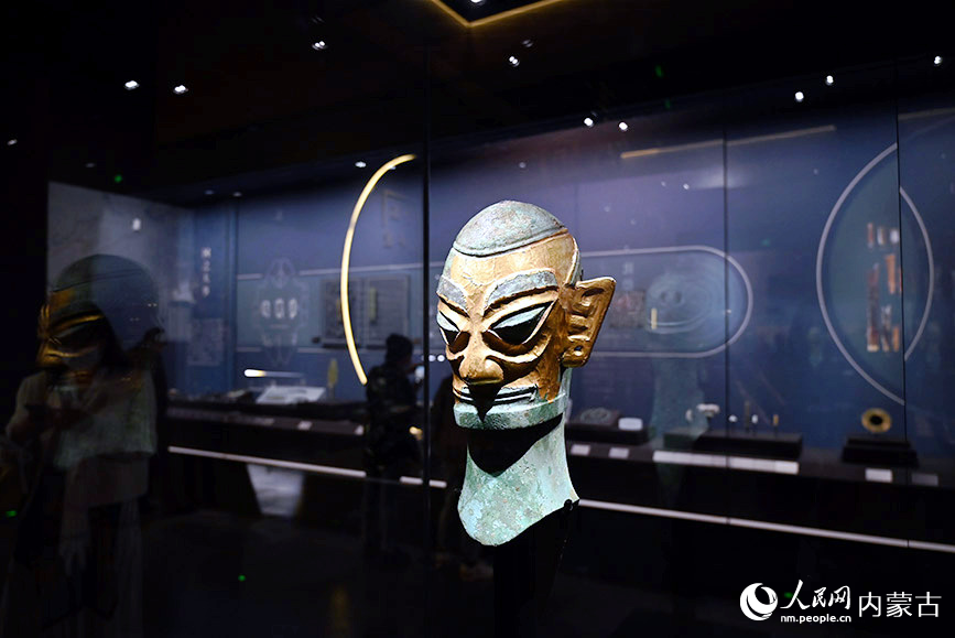 5月18日，2026年国际博物馆日中国主会场活动在内蒙古呼和浩特市举行，“金玉华光 多彩中华”展览同步揭幕。人民网记者 刘艺琳摄