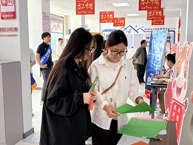 通辽市科左中旗2026年高校毕业生专场招聘活动举办5月14日，“职引未来”——科左中旗高校毕业生专场招聘活动举办。【详细】 