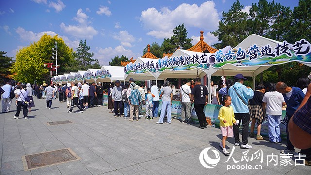非遗集市展位。 实习生赵爽摄