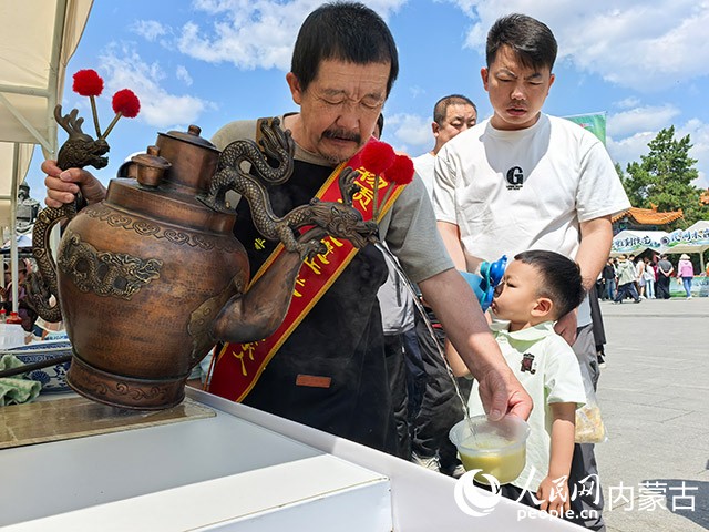 活动现场非遗茶汤制作。实习生 赵爽摄