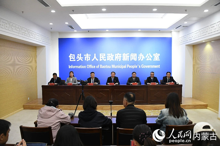 包头市召开“包揽人才 头等大事——包揽人才160”人才政策体系新闻发布会。包头市融媒体中心 吴杰摄