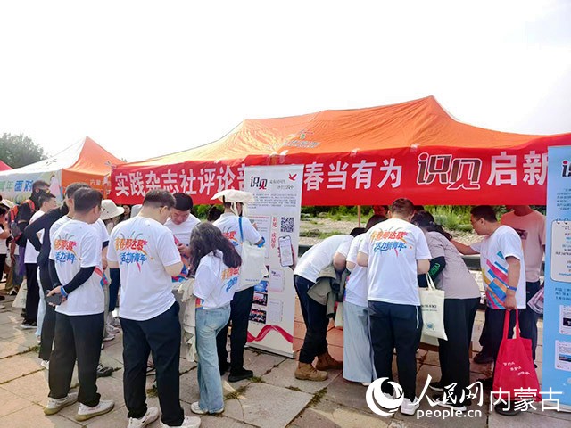 活动现场设立了宣传区、文创产品展示区以及项目推介区。人民网记者 张力洋摄