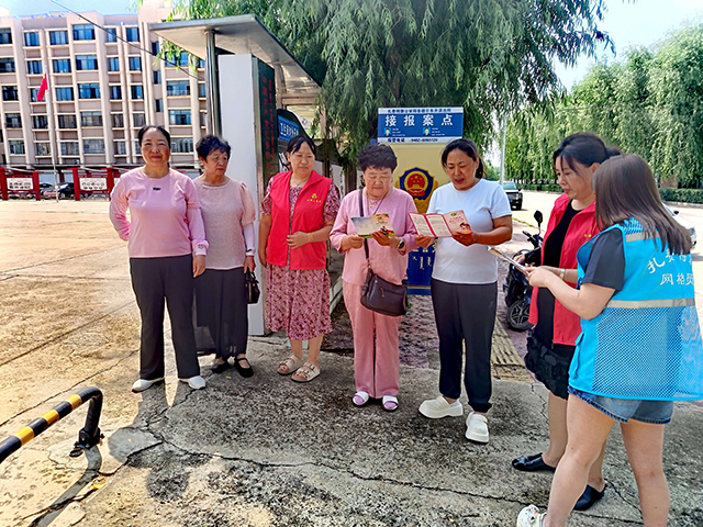 社区组织开展关爱特殊人群服务活动。