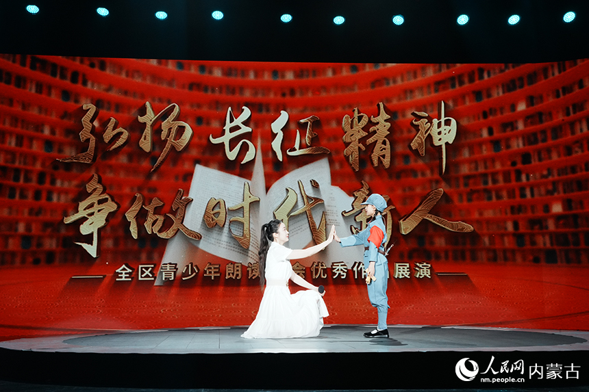 展演作品《薪火相传——跨越时空的凝望》。实习生 常嘉怡摄