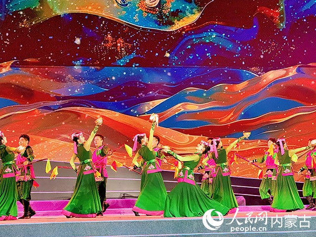 舞蹈《盏韵鞭声》现场表演。实习生 乔梦桐摄