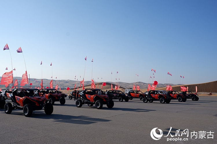 现场车队。实习生 乔正洋摄