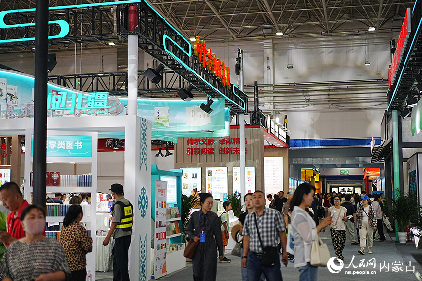 书展现场。人民网记者 张聿修摄