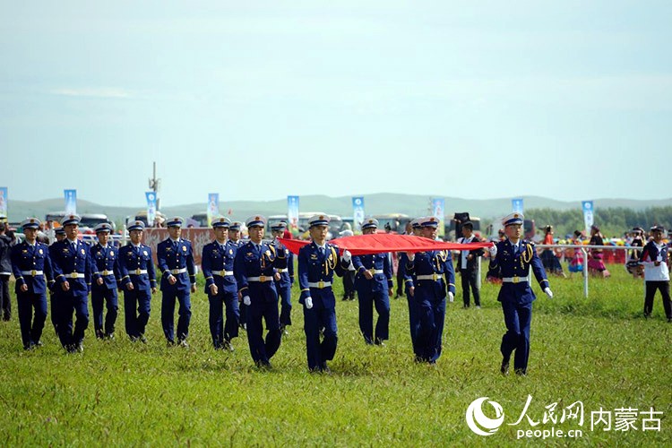 开幕式国旗护卫队。实习生 杨国旺摄