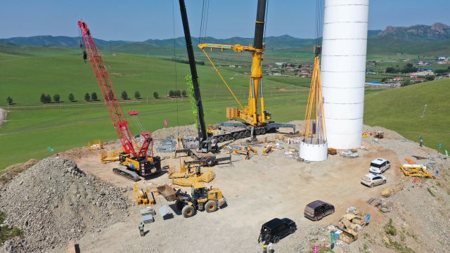 科右中新能源百萬千瓦基地項目施工現場。包藝鵬攝
