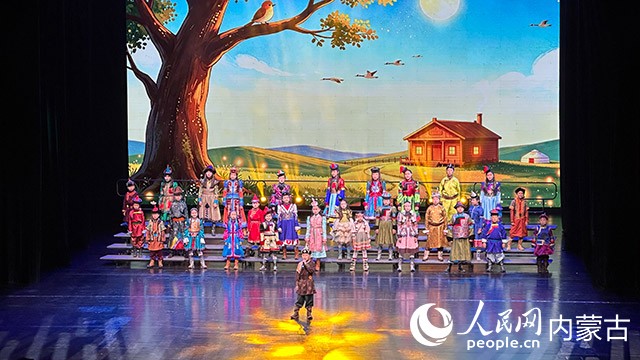 童声演绎草原经典民歌。 实习生 白玉霞摄