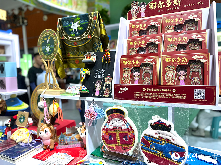 现场的文创展品。刘佳瑶摄