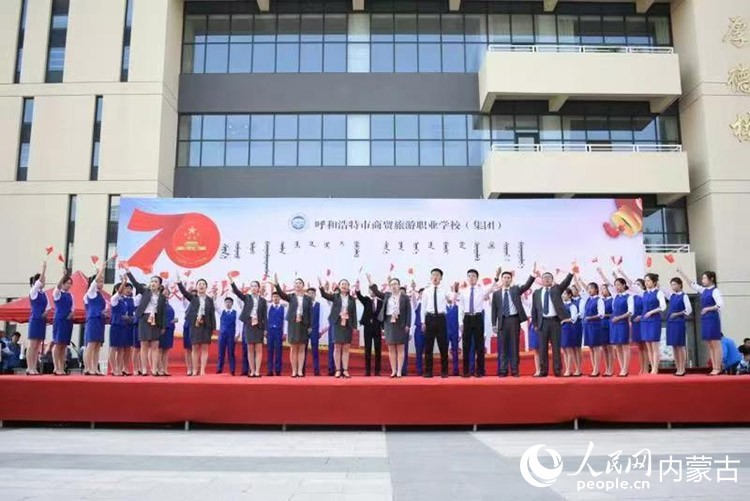 旅游专业师生参加学校“美育节”活动。受访者供图
