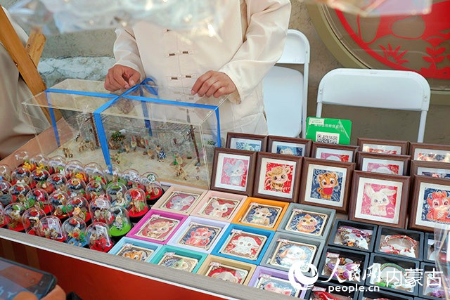 品类丰富的文创产品。实习生 乔正洋摄