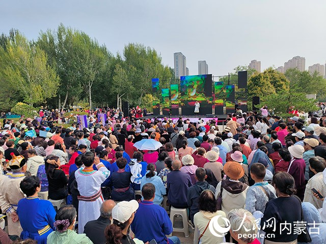 广场舞大赛现场。实习生 张美茹摄