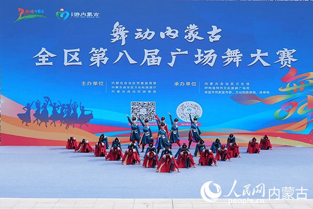 全区第八届广场舞大赛舞台全景。主办方供图