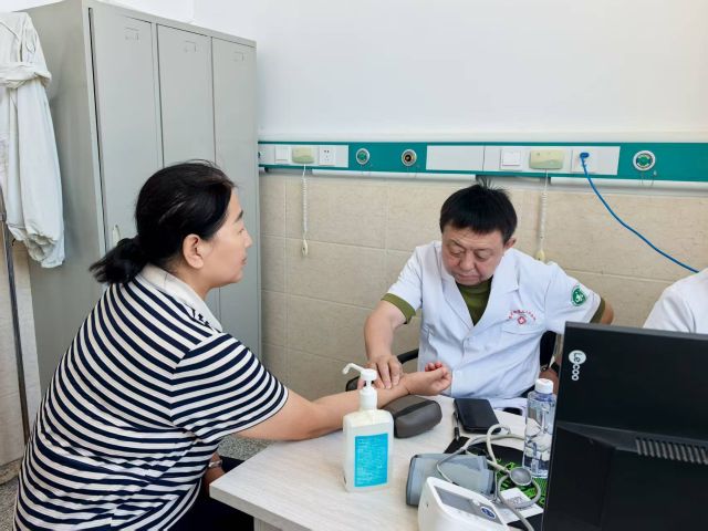 內蒙古國際蒙醫醫院專家到科右中旗開展義診活動。