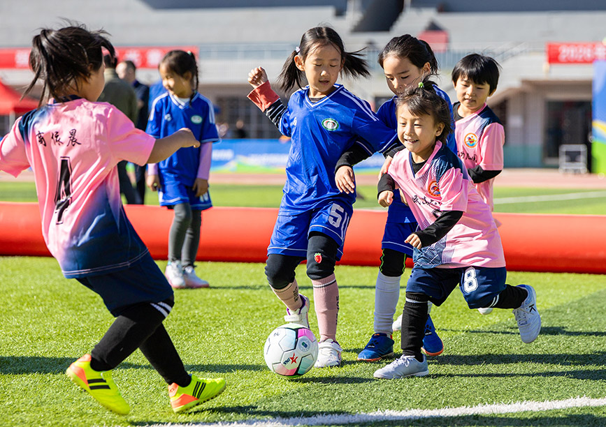 呼和浩特：幼儿足球嘉年华欢乐开赛 体教融合助成长